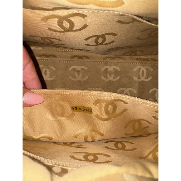 Chanel Vintage Gold Lambskin Leather Handbag - Good Condition - Picture 6 of 13